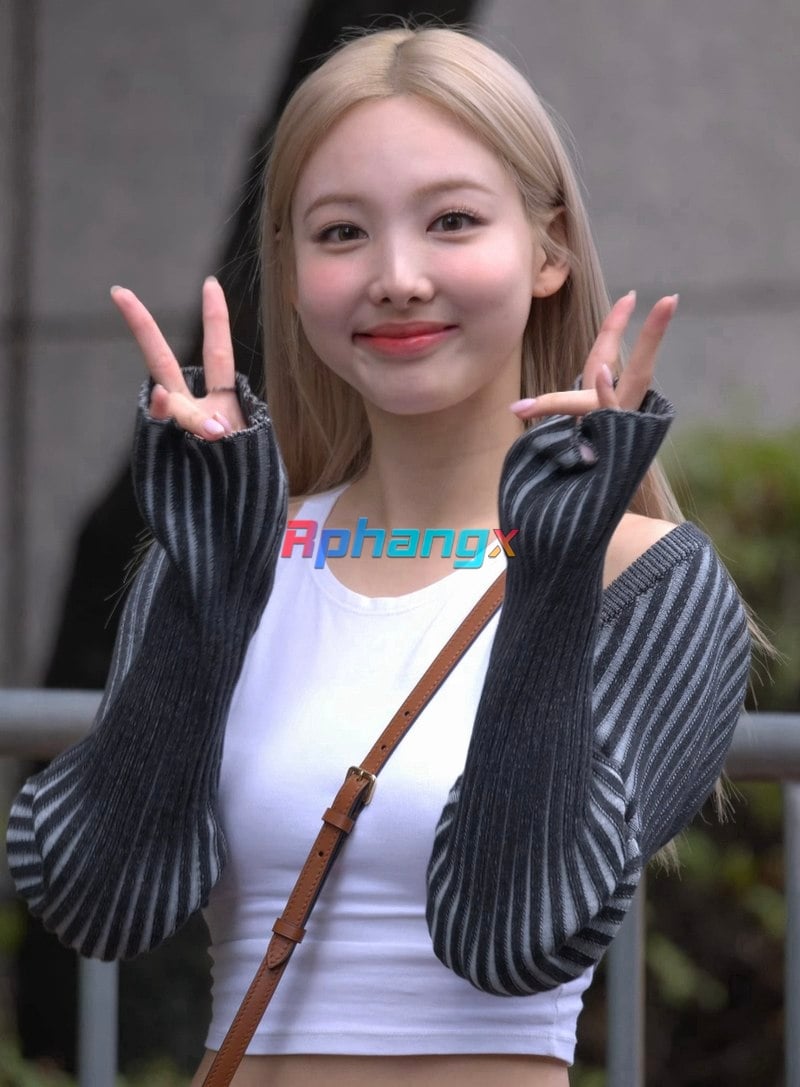 220701_Nayeon(나연)_of_Twice_MusicBank_Fancam.jpg
