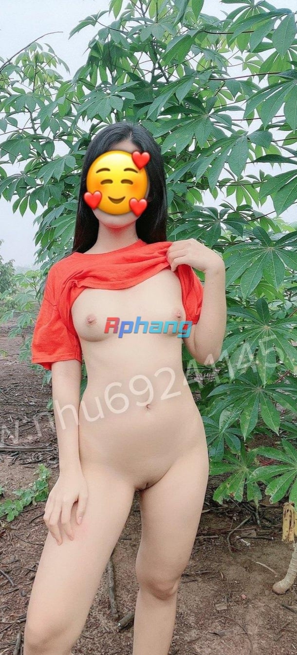 Sexvip18.com-be-nhu-khoe-hang-ngoai-vuon-public-2.jpg