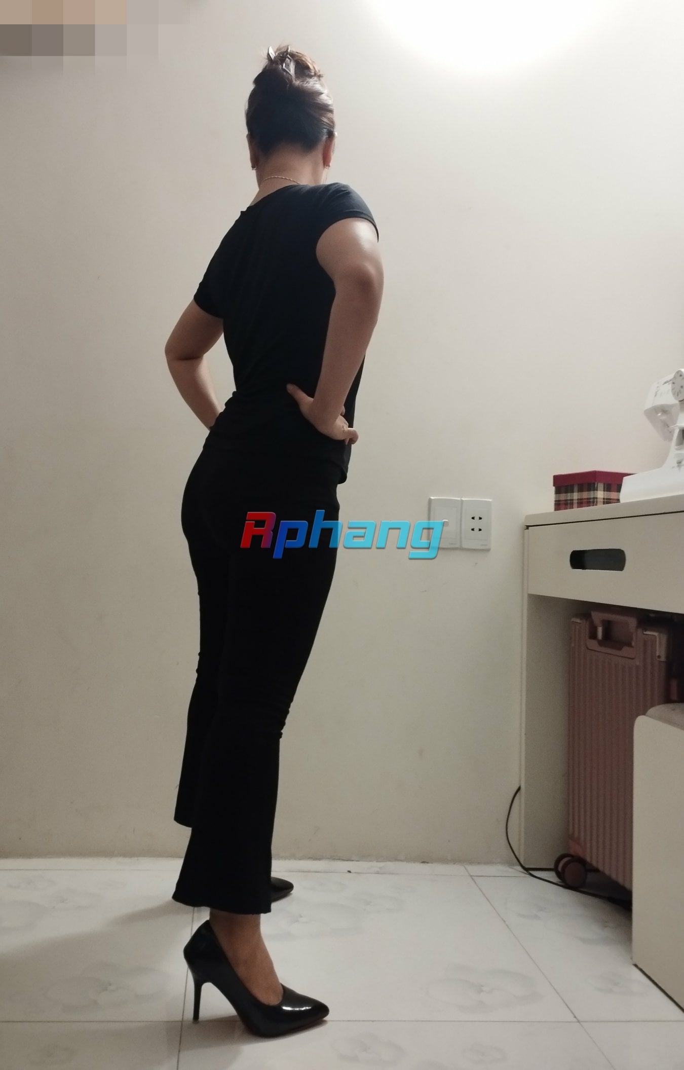Free Wife_1857043815112090062-2.jpg