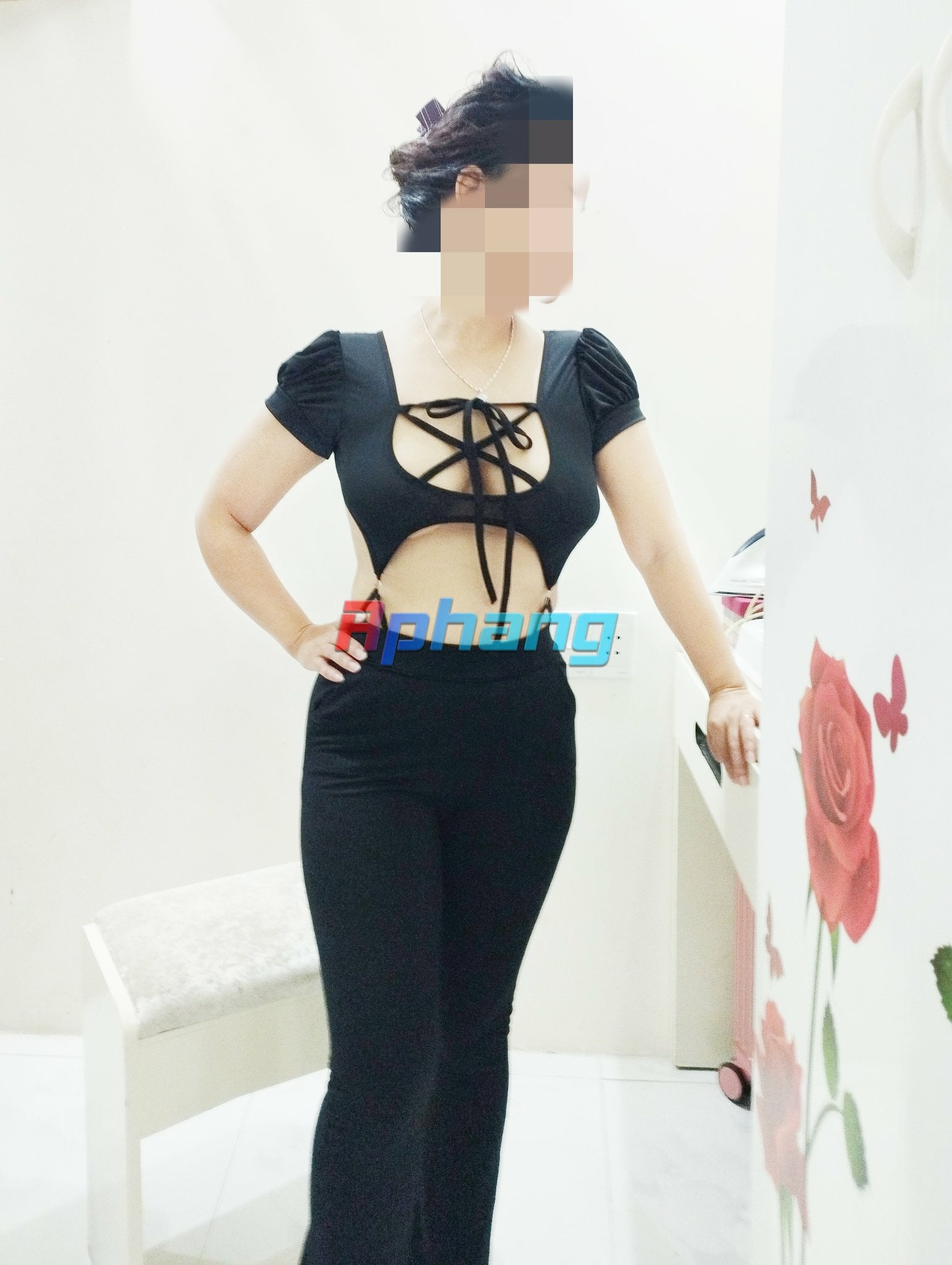 Free Wife_1864503068408336606.jpg