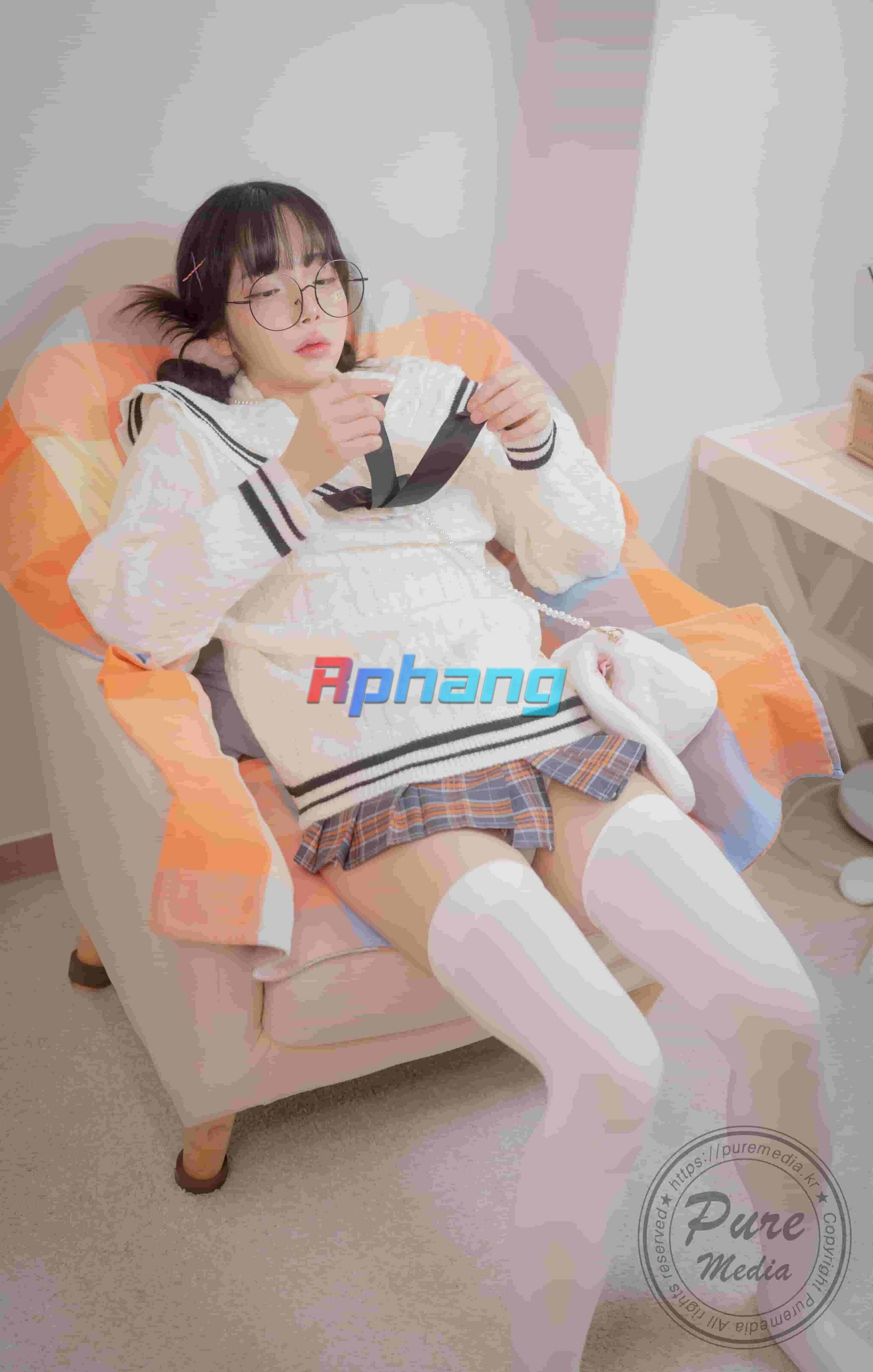 Pure Media - Jelly (젤리) - Girl Trapped In A Rooftop Room (6).jpg