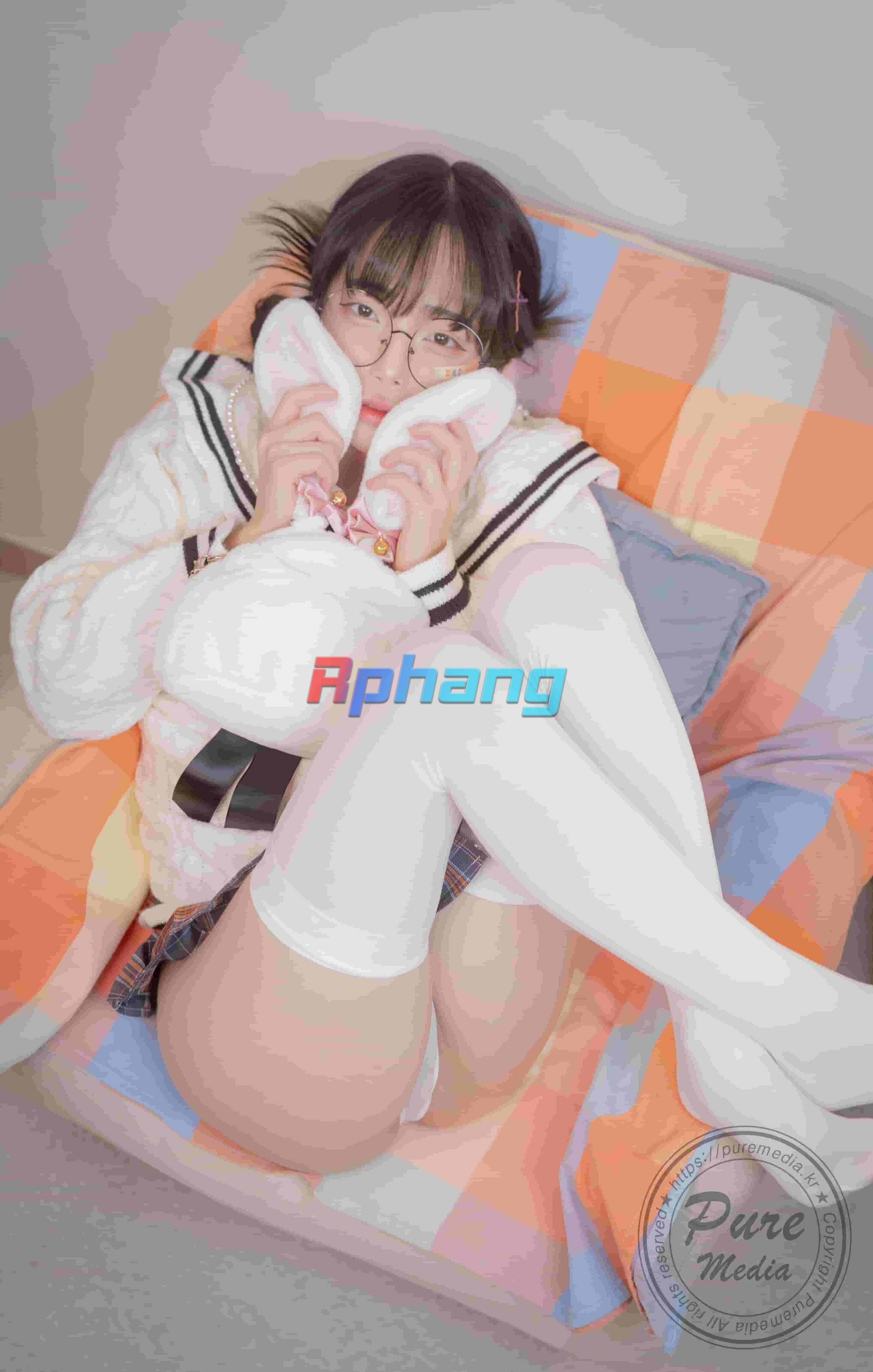 Pure Media - Jelly (젤리) - Girl Trapped In A Rooftop Room (9).jpg