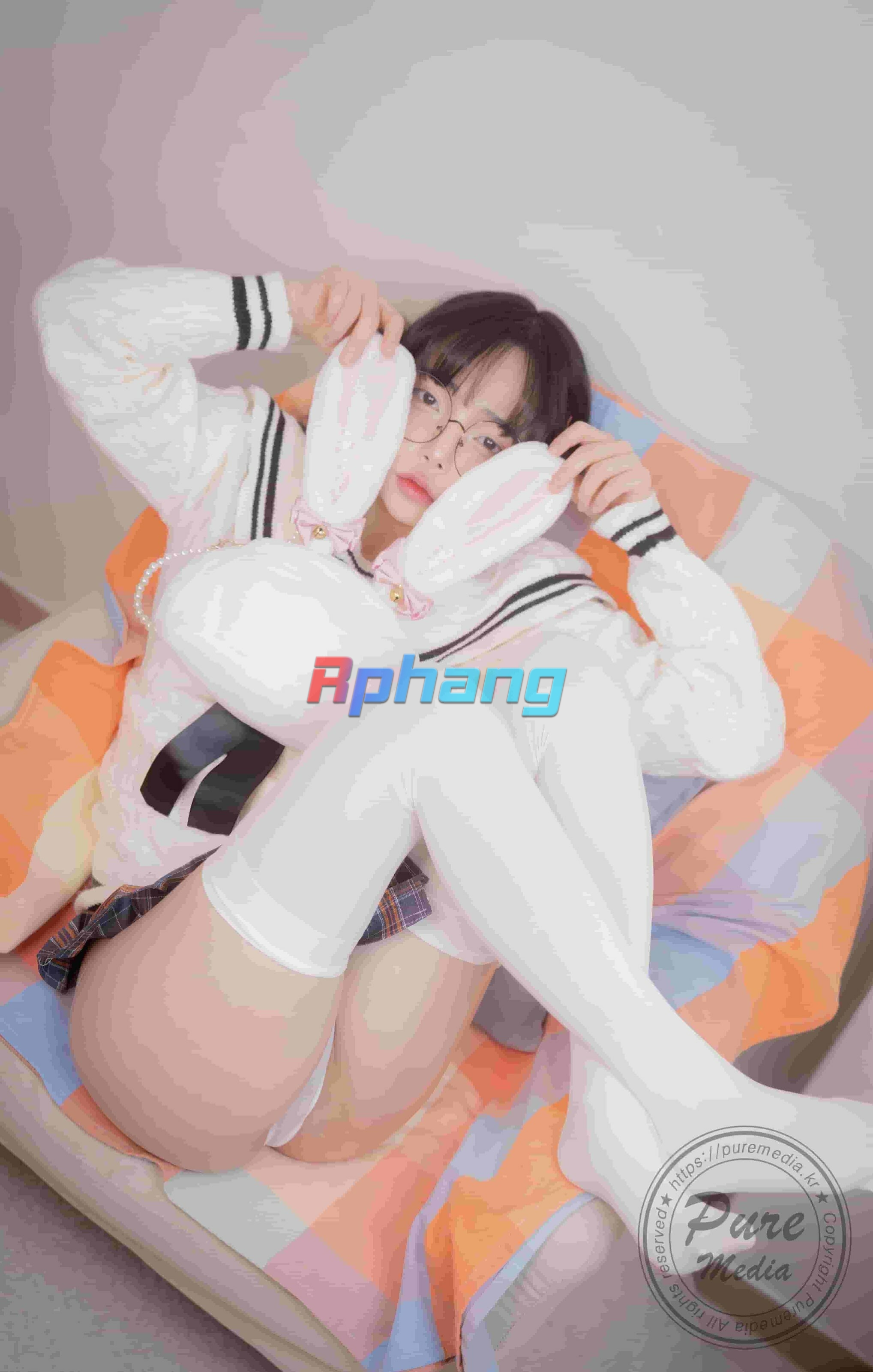 Pure Media - Jelly (젤리) - Girl Trapped In A Rooftop Room (8).jpg