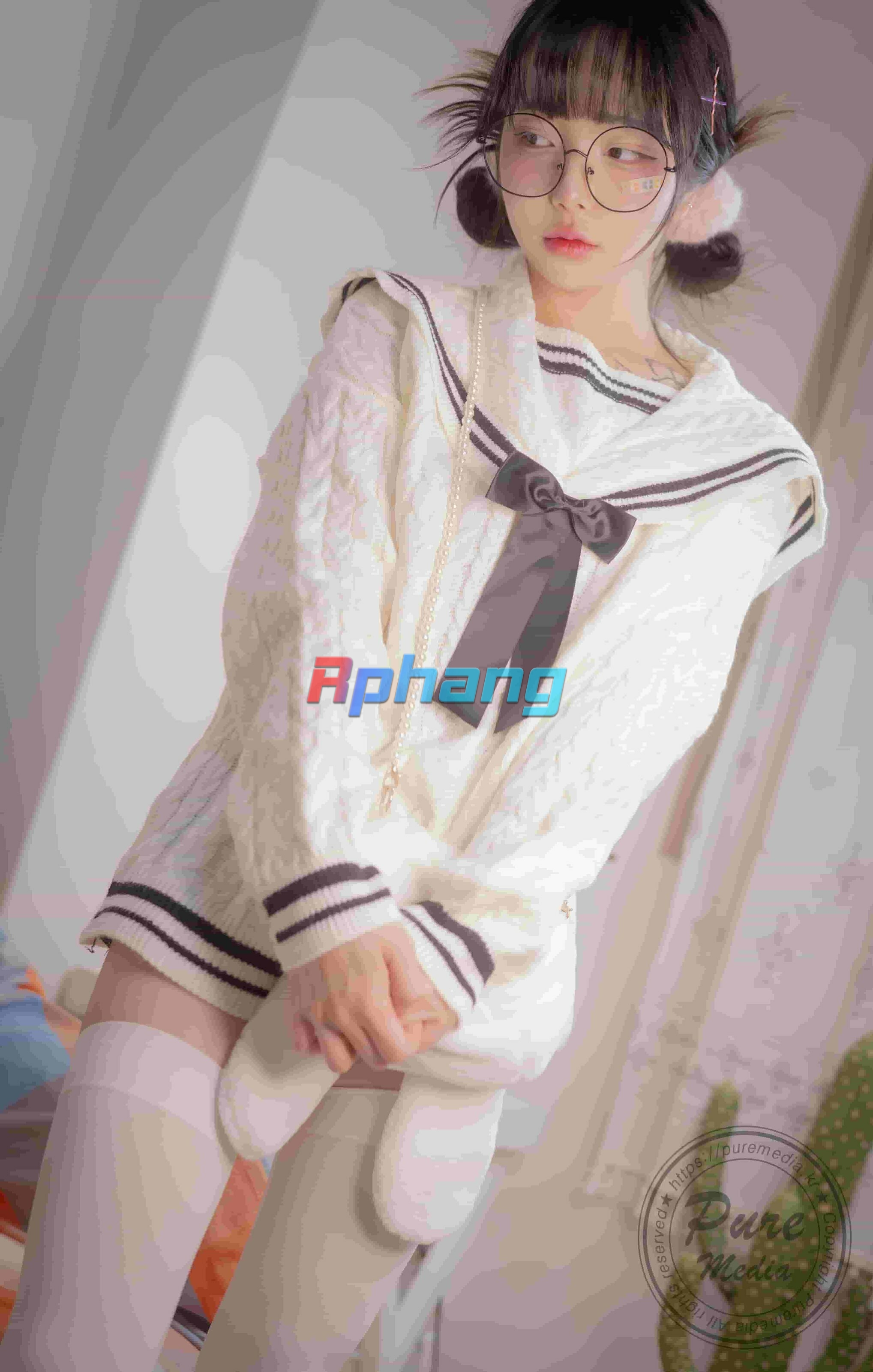 Pure Media - Jelly (젤리) - Girl Trapped In A Rooftop Room (12).jpg