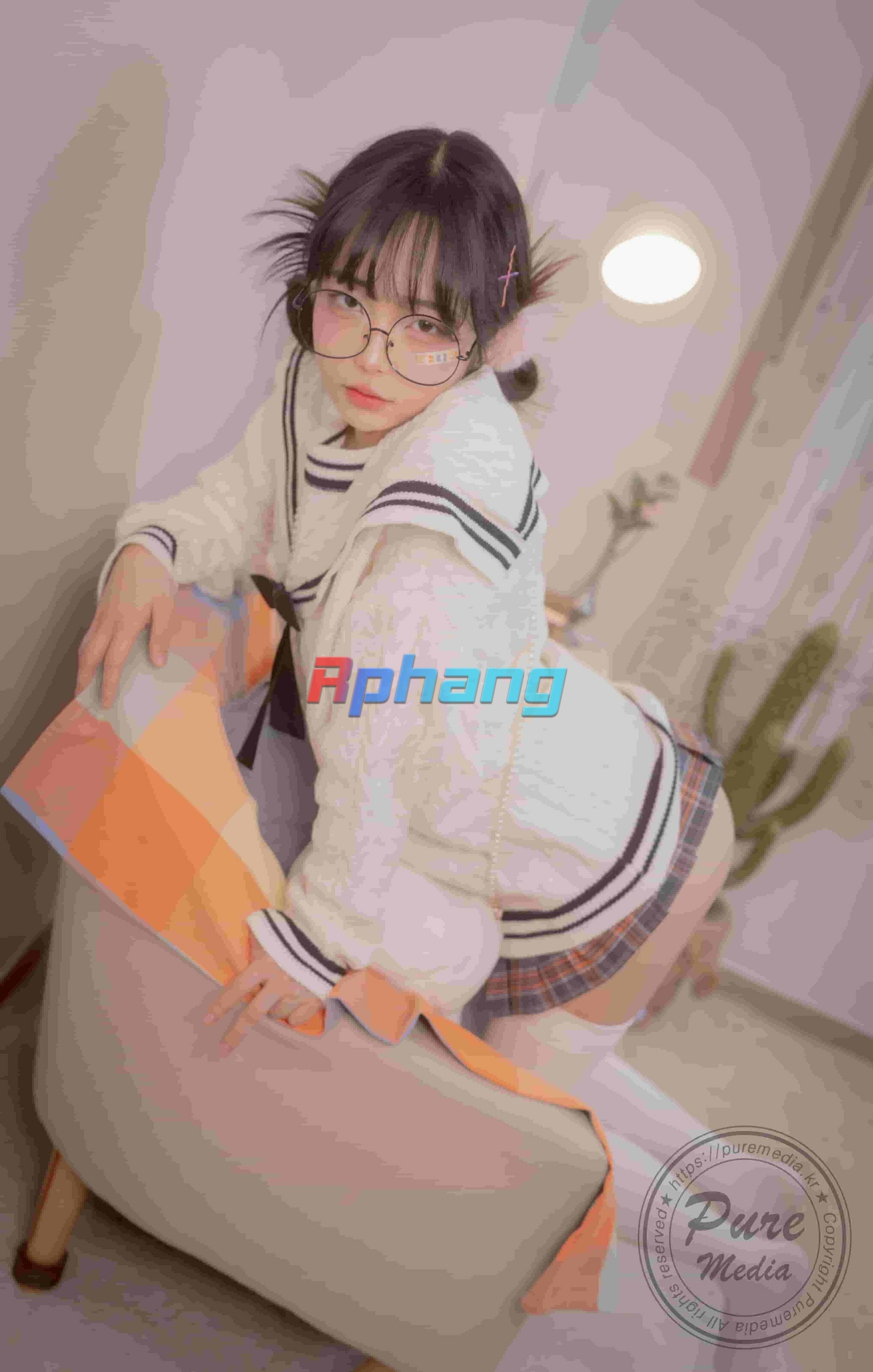 Pure Media - Jelly (젤리) - Girl Trapped In A Rooftop Room (18).jpg