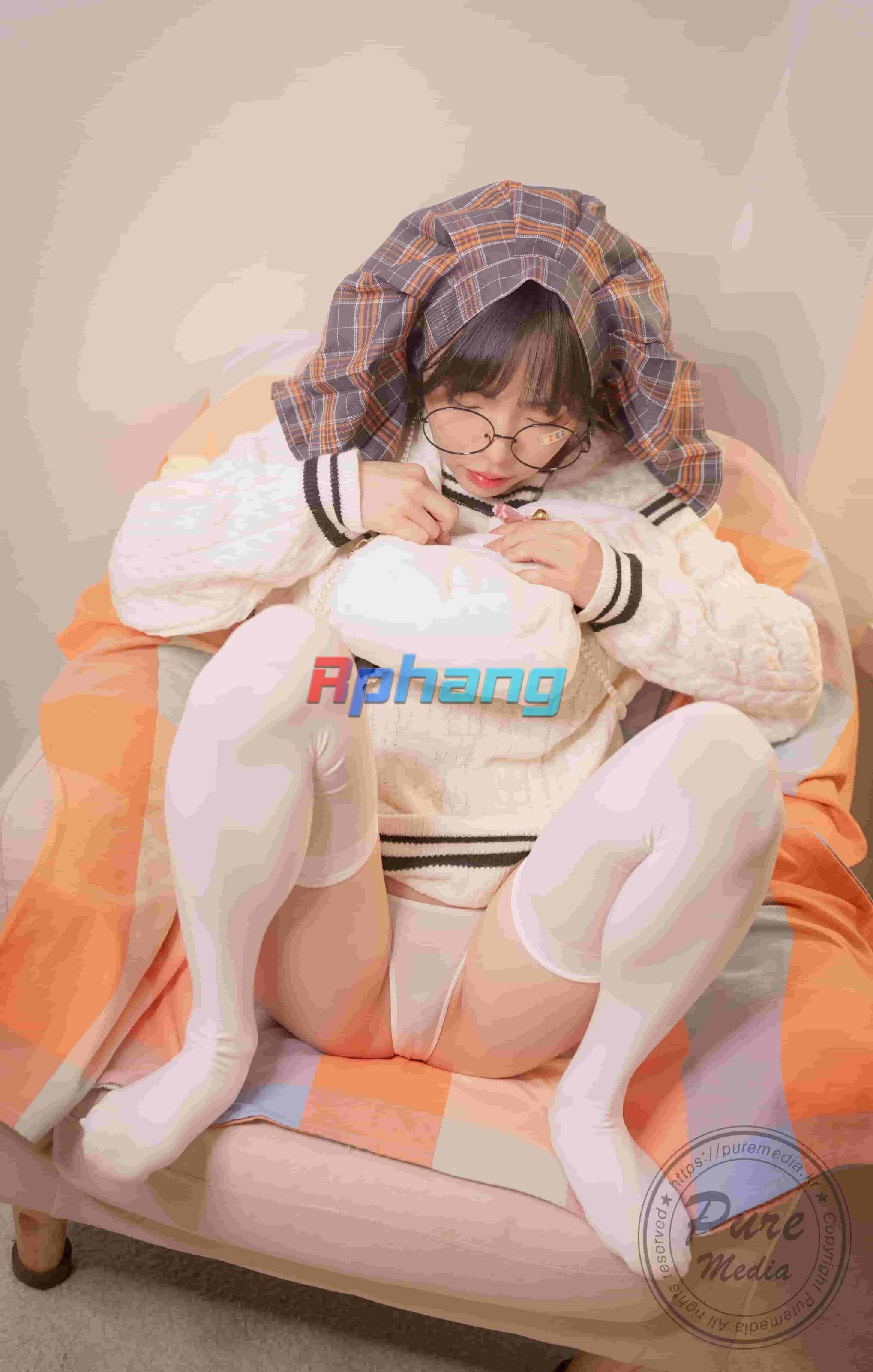 Pure Media - Jelly (젤리) - Girl Trapped In A Rooftop Room (30).jpg