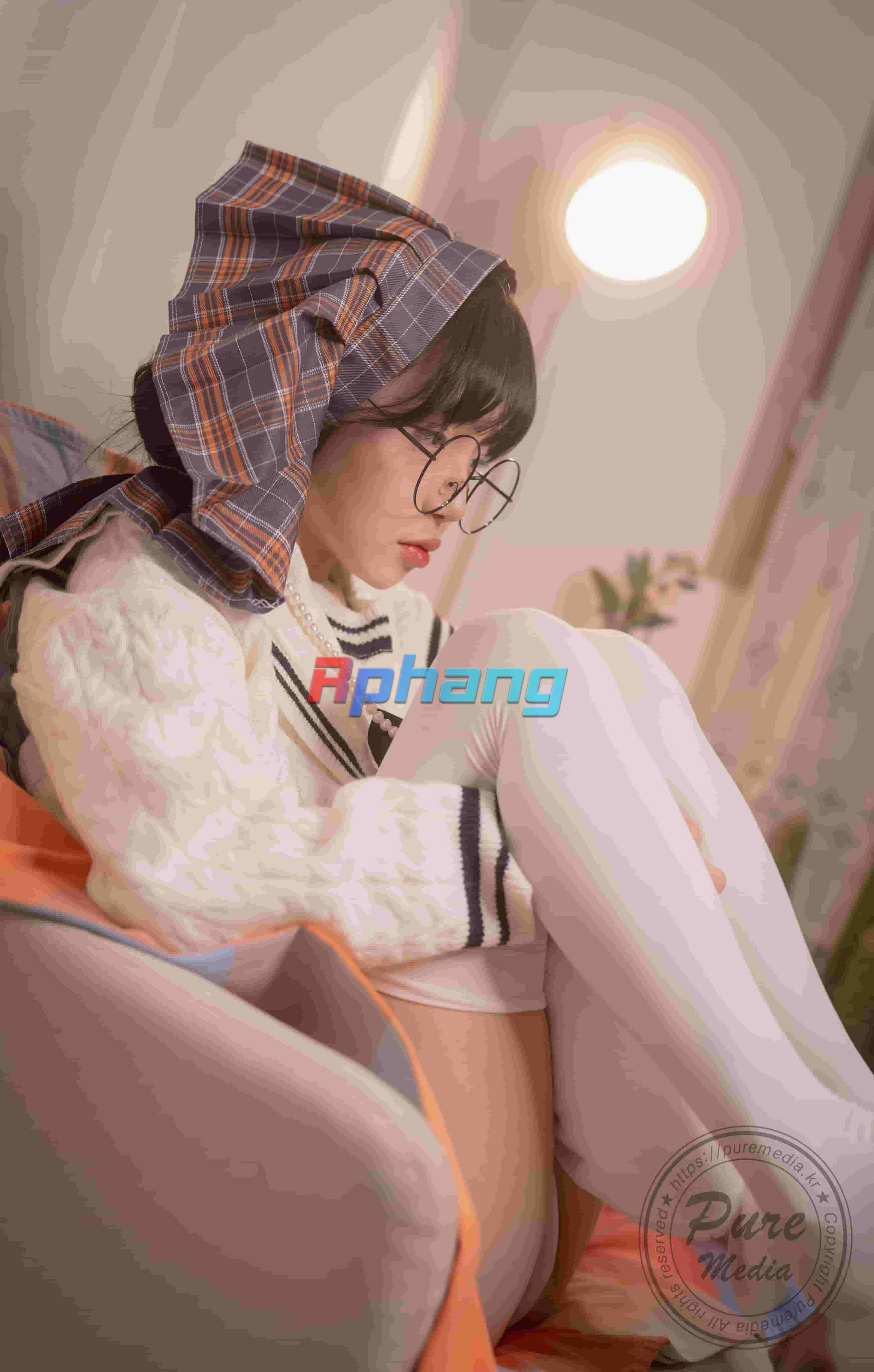 Pure Media - Jelly (젤리) - Girl Trapped In A Rooftop Room (34).jpg