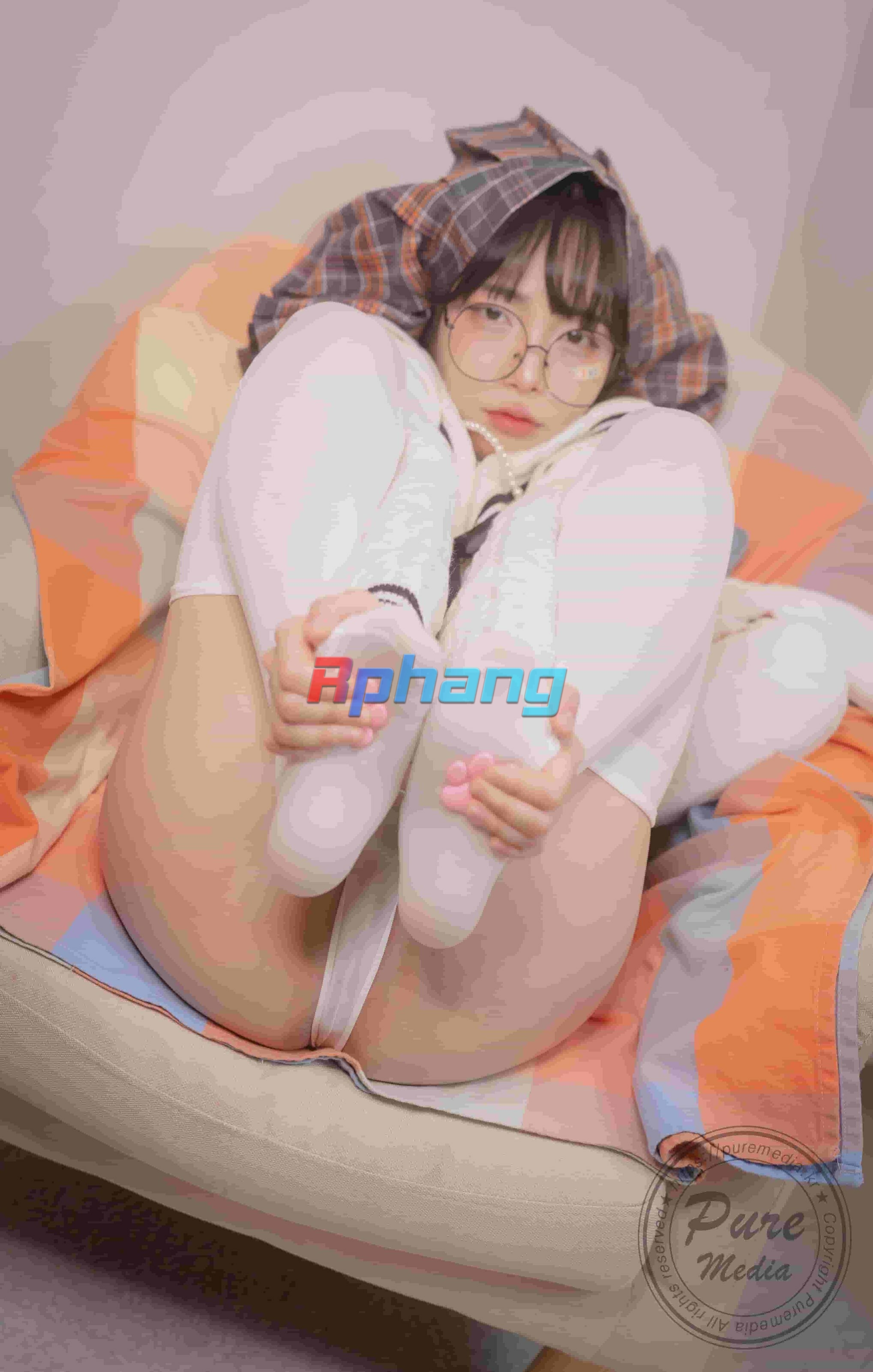 Pure Media - Jelly (젤리) - Girl Trapped In A Rooftop Room (37).jpg