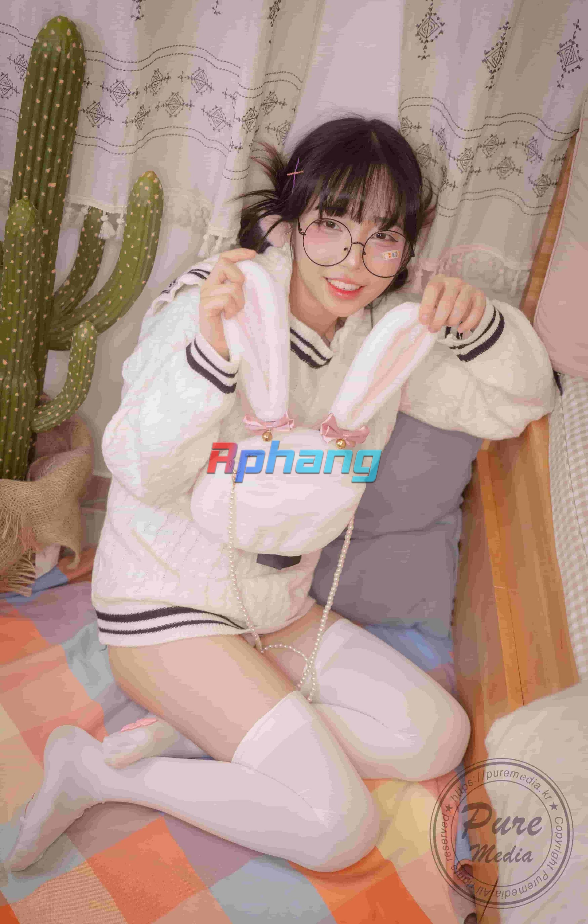 Pure Media - Jelly (젤리) - Girl Trapped In A Rooftop Room (43).jpg