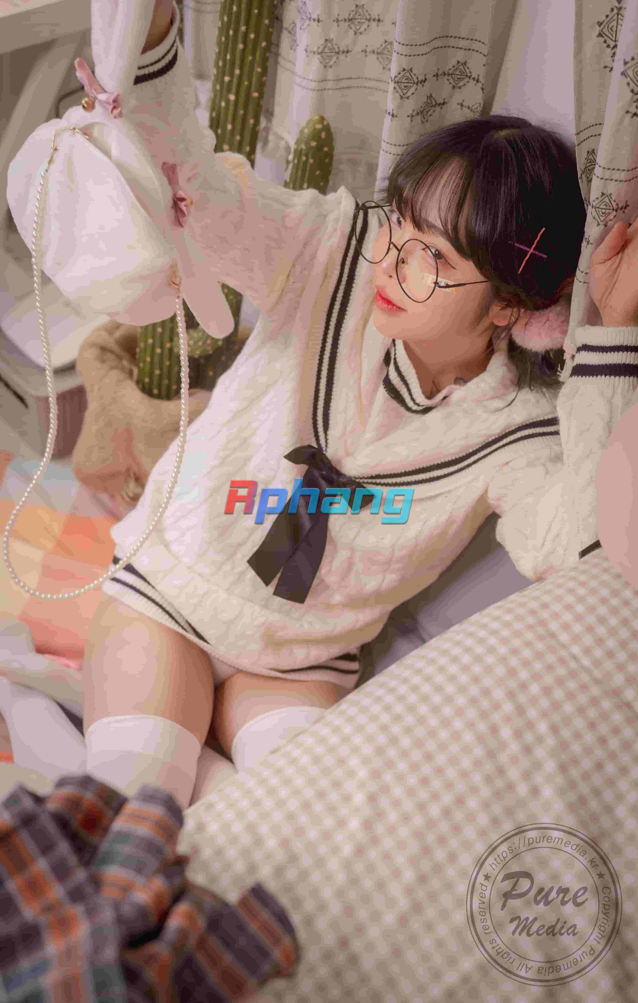 Pure Media - Jelly (젤리) - Girl Trapped In A Rooftop Room (44).jpg