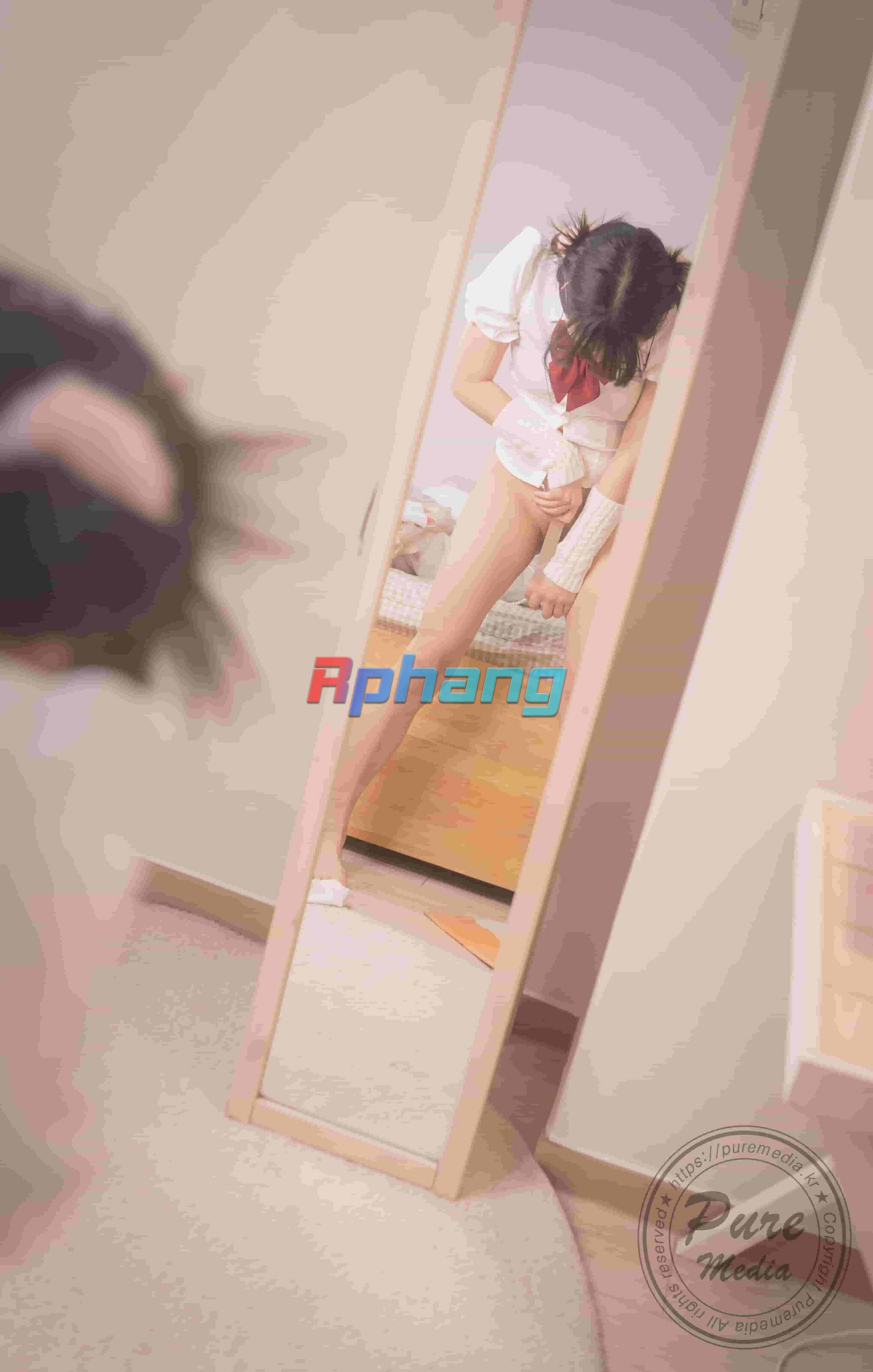 Pure Media - Jelly (젤리) - Girl Trapped In A Rooftop Room (59).jpg