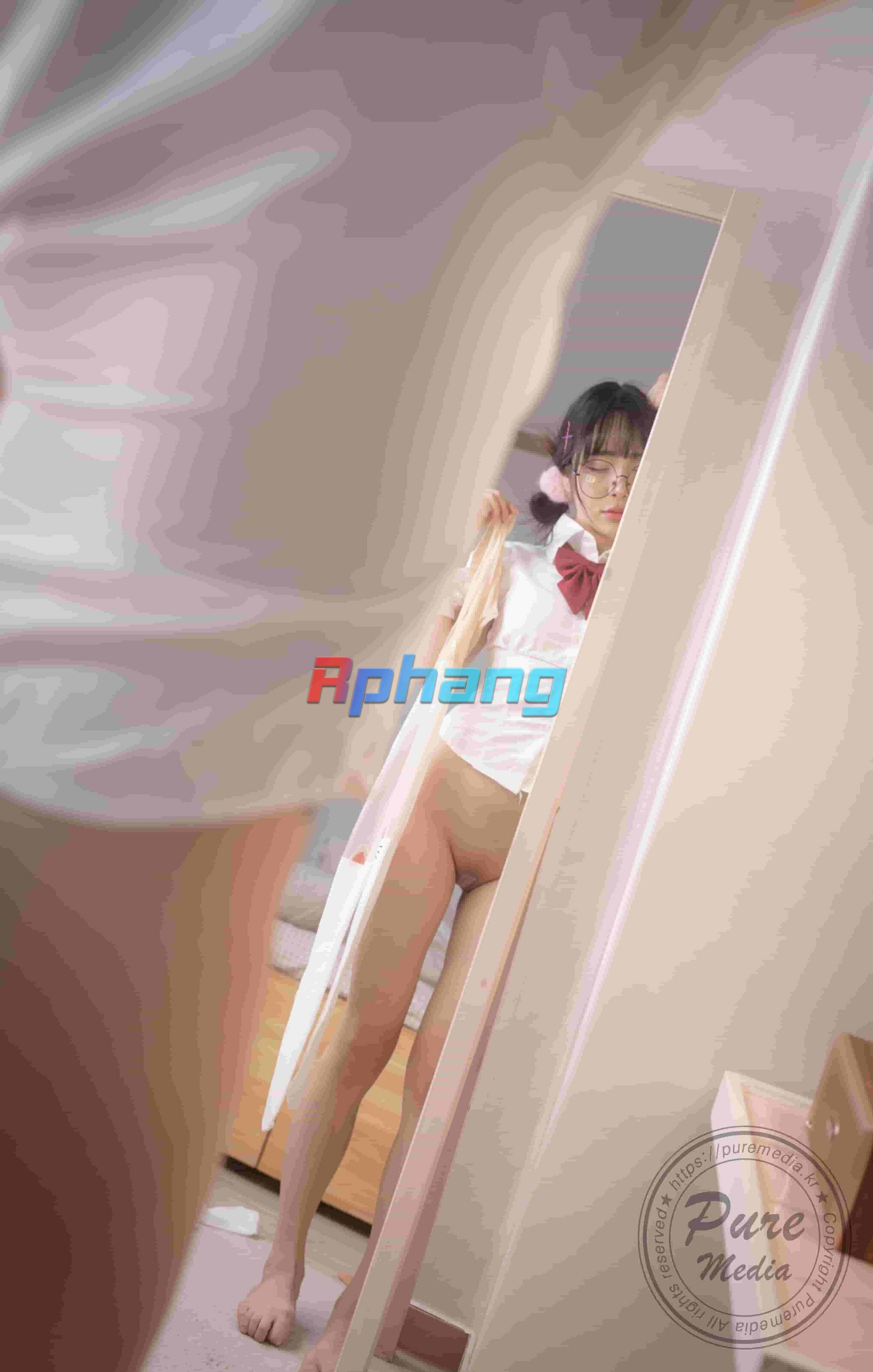 Pure Media - Jelly (젤리) - Girl Trapped In A Rooftop Room (64).jpg
