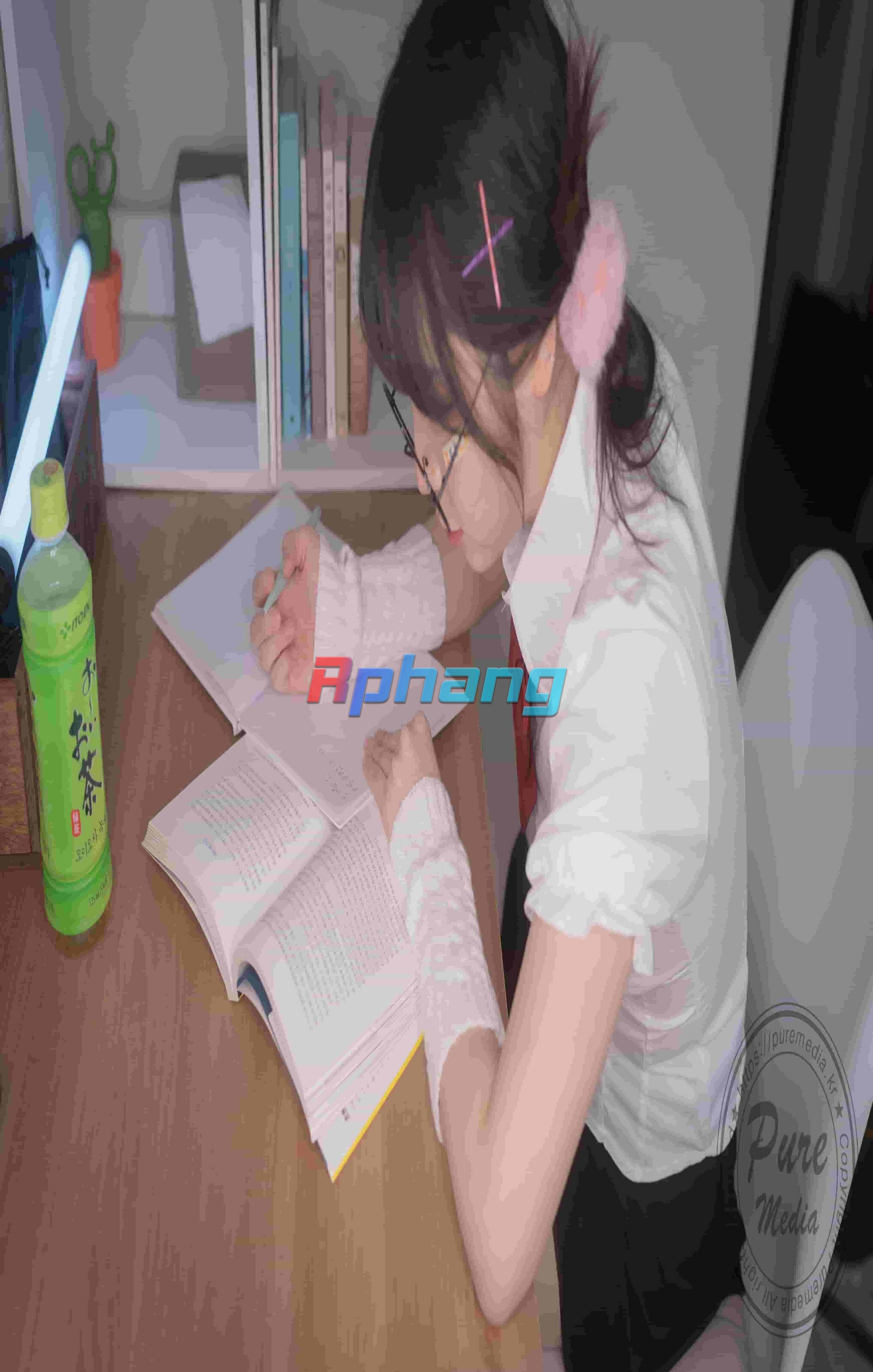 Pure Media - Jelly (젤리) - Girl Trapped In A Rooftop Room (69).jpg
