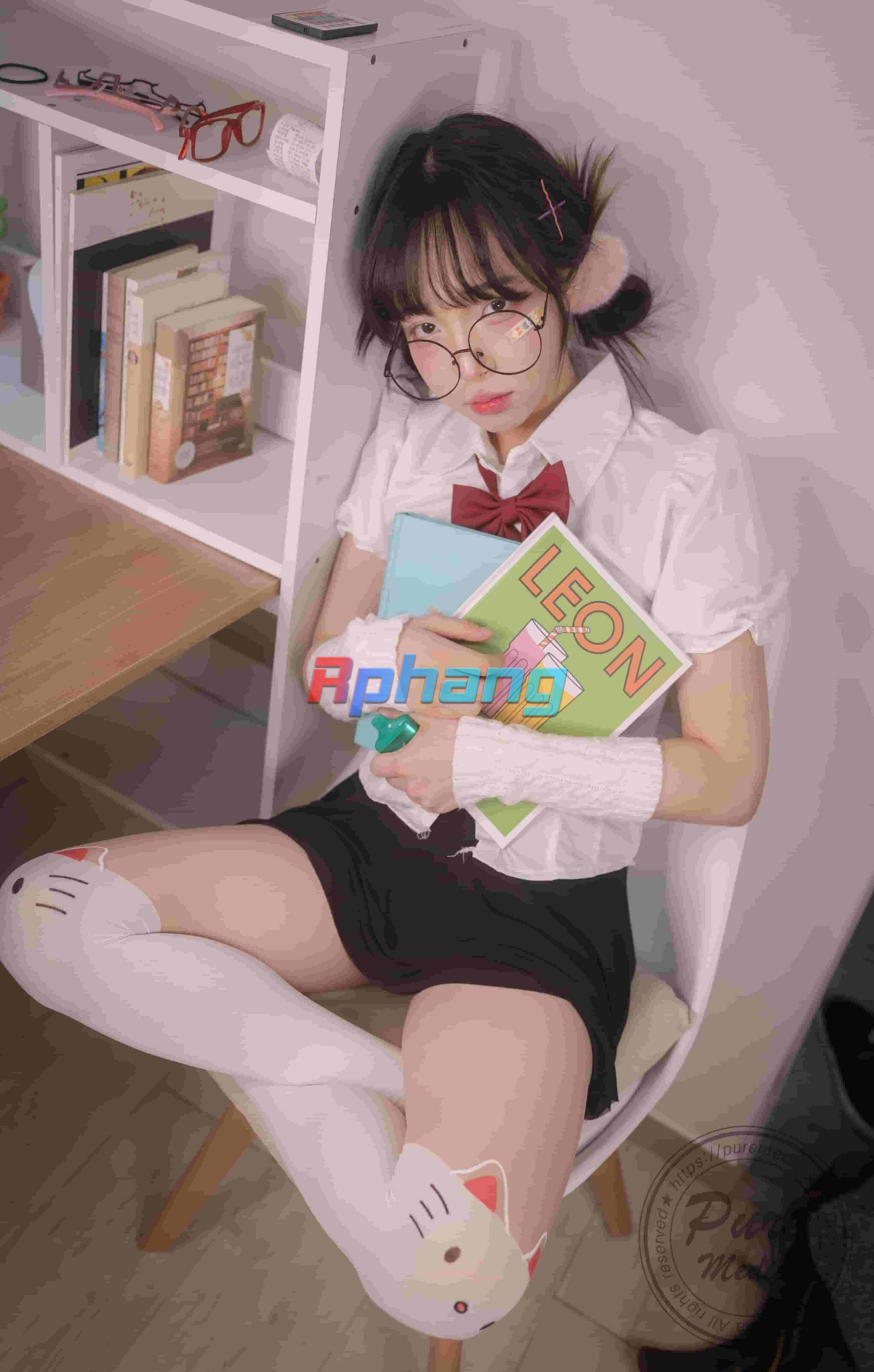 Pure Media - Jelly (젤리) - Girl Trapped In A Rooftop Room (72).jpg