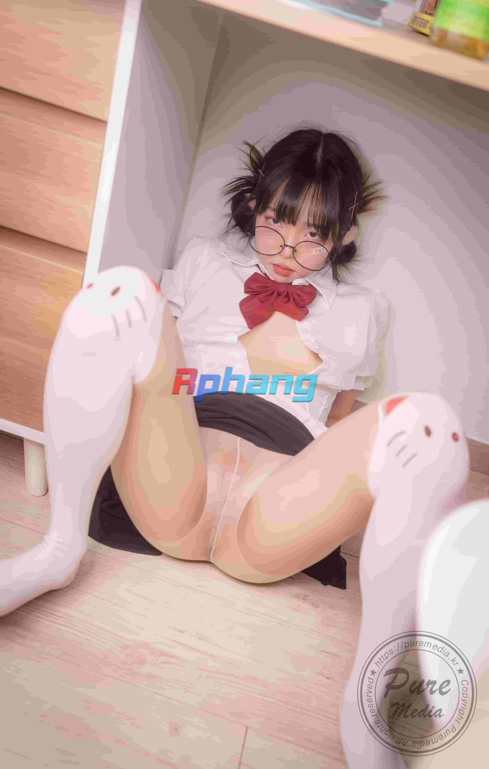 Pure Media - Jelly (젤리) - Girl Trapped In A Rooftop Room (87).jpg