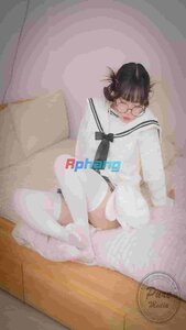 Pure Media - Jelly (젤리) - Girl Trapped In A Rooftop Room (5).jpg