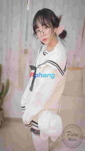 Pure Media - Jelly (젤리) - Girl Trapped In A Rooftop Room (1).jpg