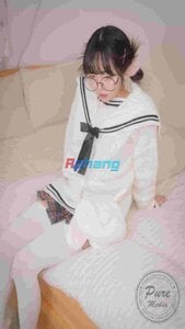Pure Media - Jelly (젤리) - Girl Trapped In A Rooftop Room (4).jpg