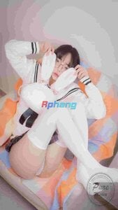 Pure Media - Jelly (젤리) - Girl Trapped In A Rooftop Room (8).jpg