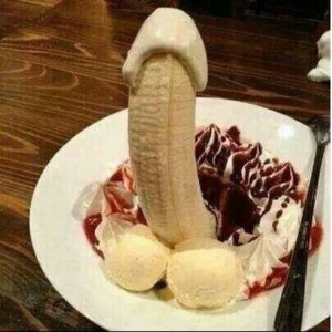 23lkfd1h7c-pisello-fatto-con-banana-e-gelato-dolce-della-casa_a.jpg